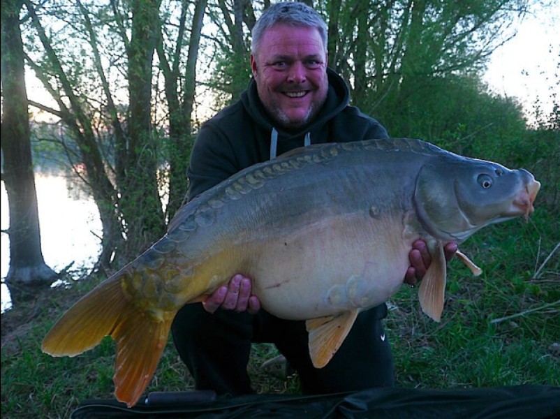 Gary with a 29.08lb mirror