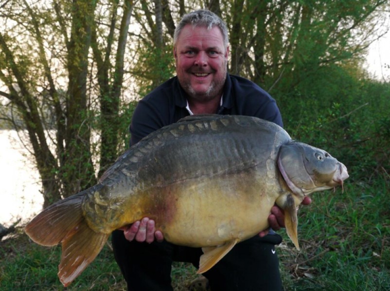 32lb 8oz Common Caught by Gary