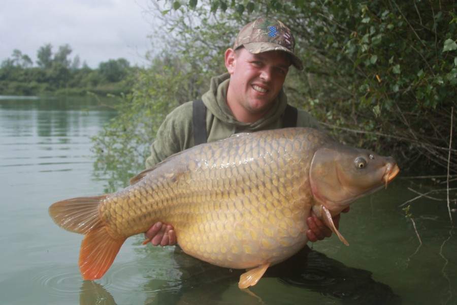 adi with the lake record common at 45lb 05oz