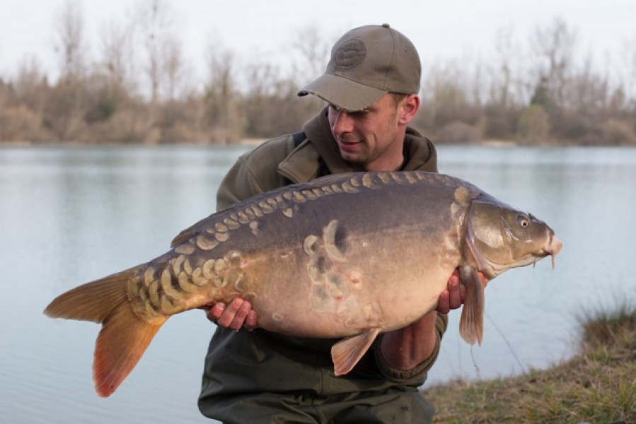 Team Korda Benelux's Kevin Diederen with an epic mirror