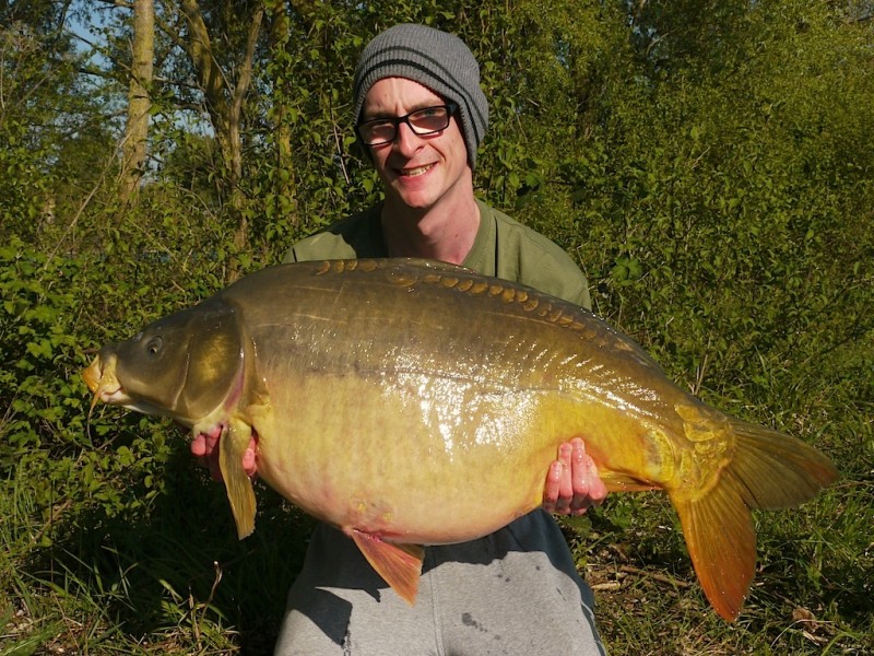 Tom with the New Lake record 'Wright Fish' 45lb 8oz