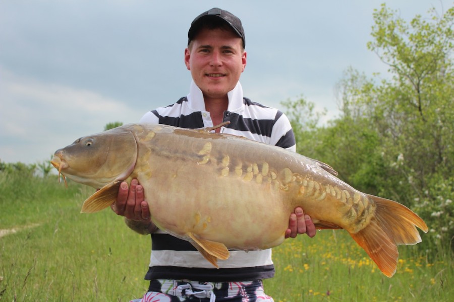 Simon with 'Toffee's Lin' 38lbs