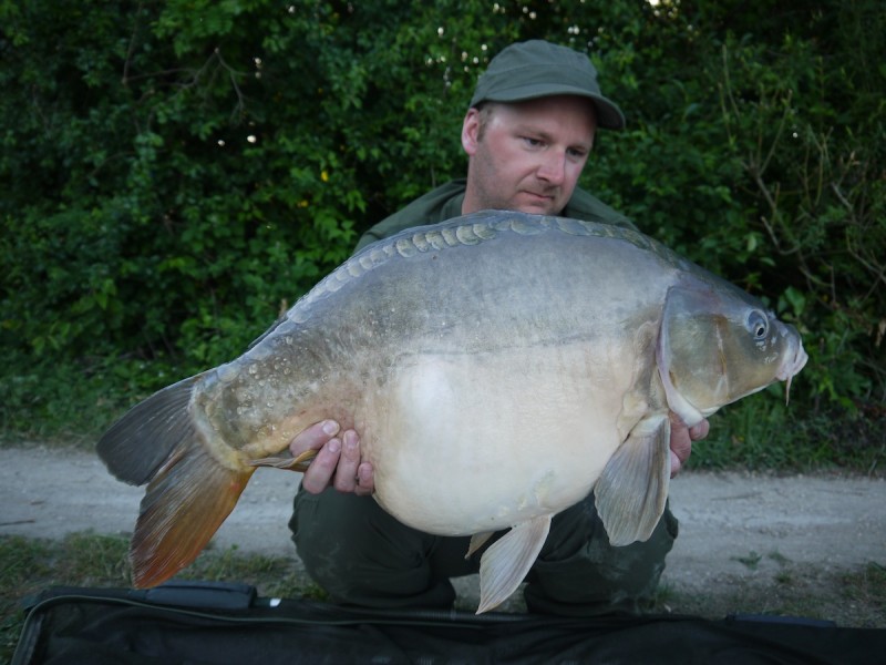 kristian with a 32lb 06oz mirror