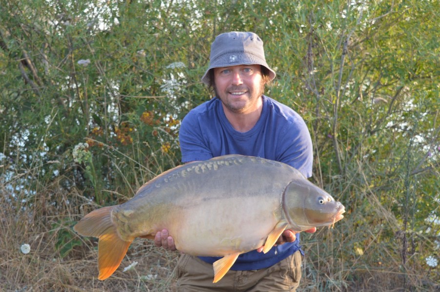 Les Wansbro with a 27lb mirror