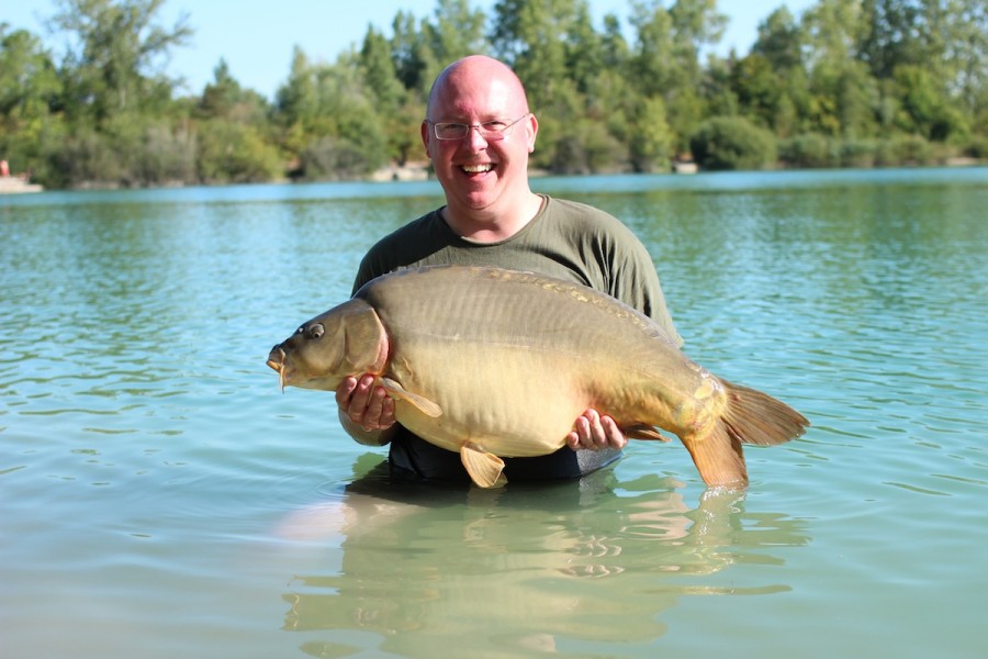 Richard with a 32lbs mirror