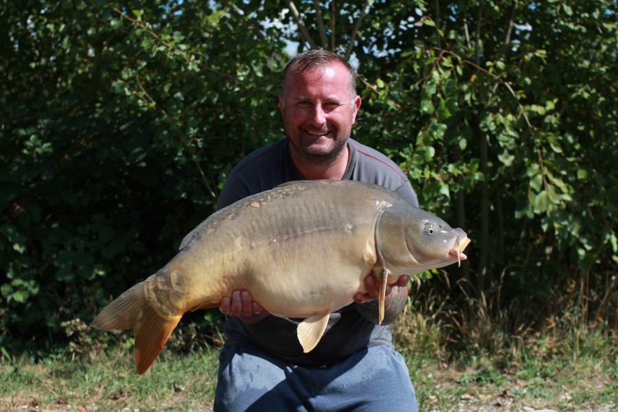 matt and a 30lbs mirror