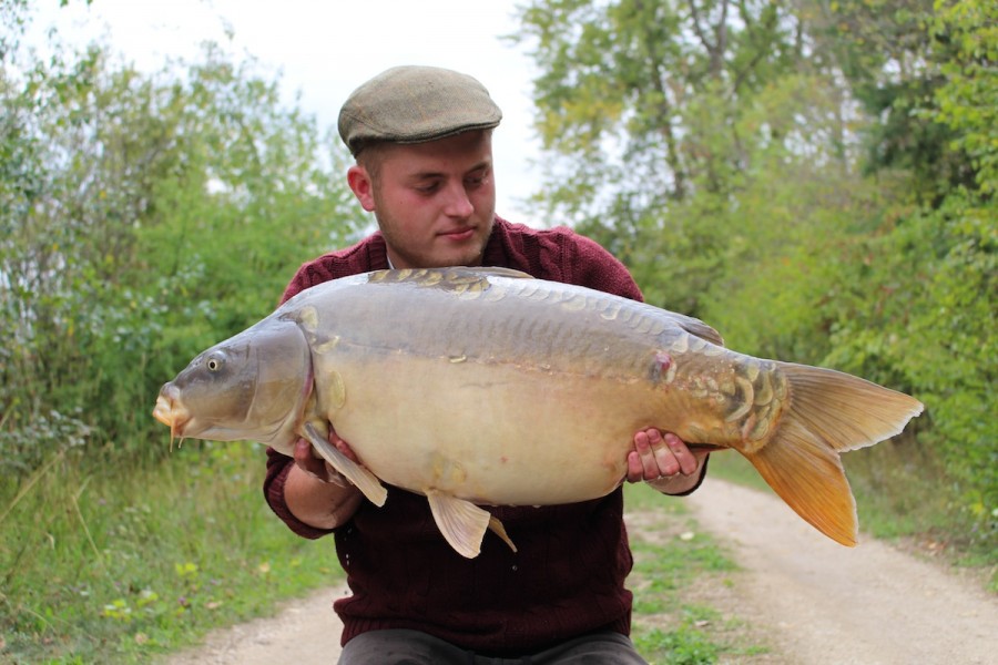 A typical Road Lake mirror