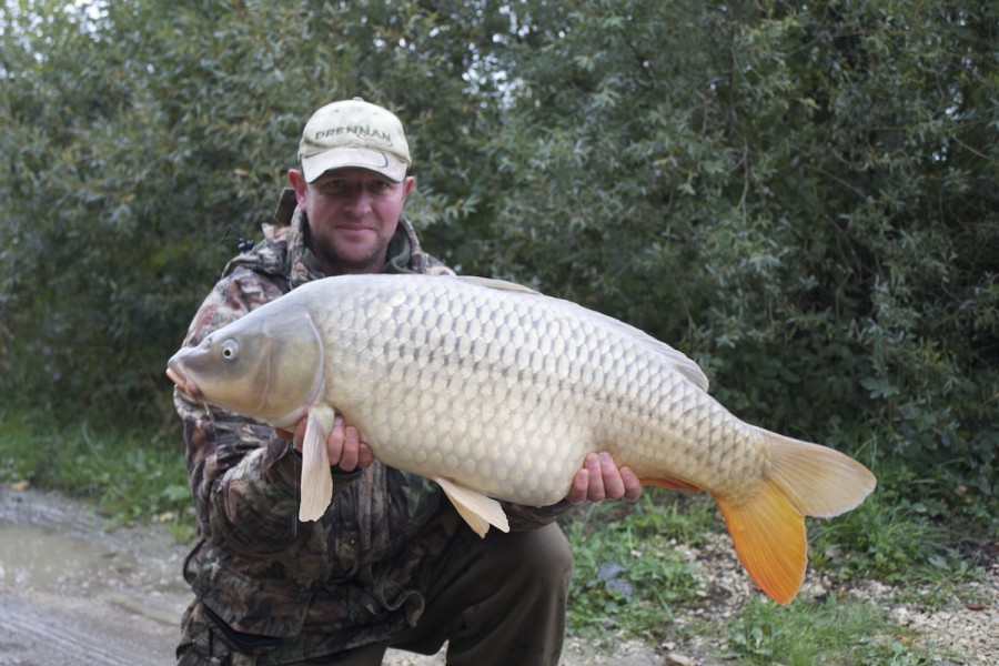 richard with his 30lb 10oz common