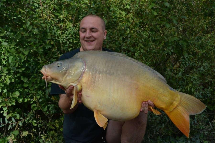 Matt with The Nose at 45lb11oz