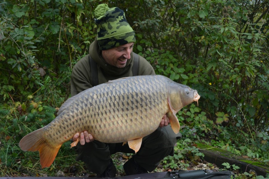 John with a 37lb8oz mirror