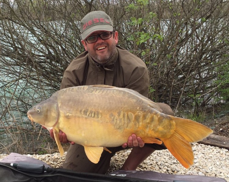 Mark with a 30l 8oz mirror