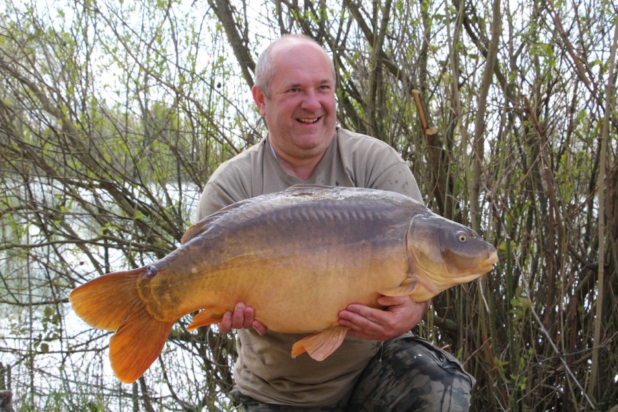 ian with a 30lbs mirror