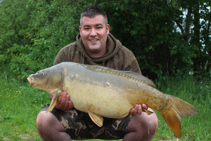 Alan with a 32lb8oz mirror from TP1