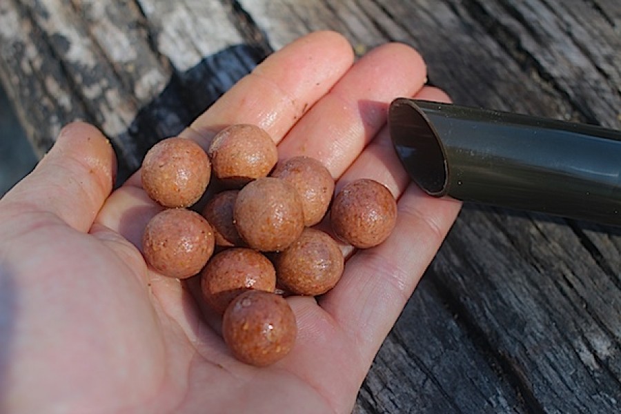 Throwing sticking bait seems to be a winner