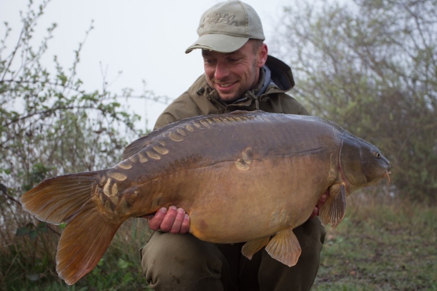 A beautiful 32lb Mirror caught at first light by Kevin Diederen