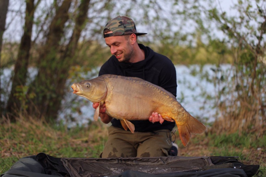 Kevin really got his swim rocking, yet another one falls for the Korda Fake Food