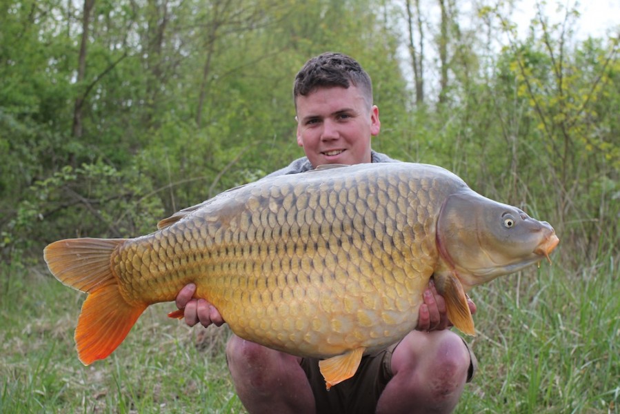 Ben Morgan with the fish named the Lake Record Common at 45.06lb 15.04.2017