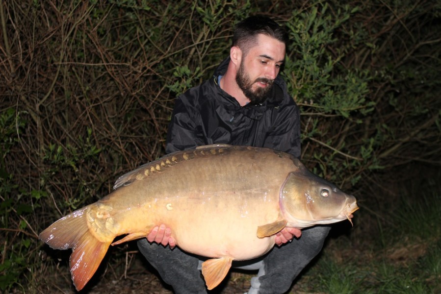 Liam Maslen with Pin Scale at 45lb 15.04.2017