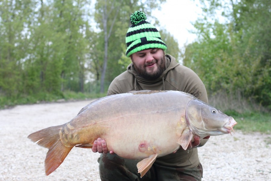 Sam Barnard with Samo's Fish at 43lb 12oz from Tea Party 2 26.4.17