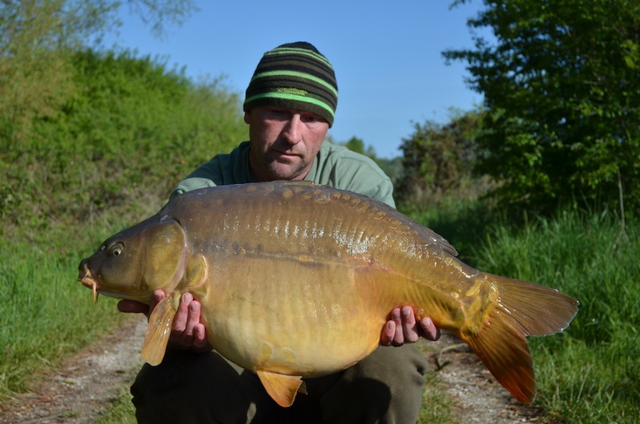 Alan Liddinton with a 38lb 4oz Mirror from Turtles Corner