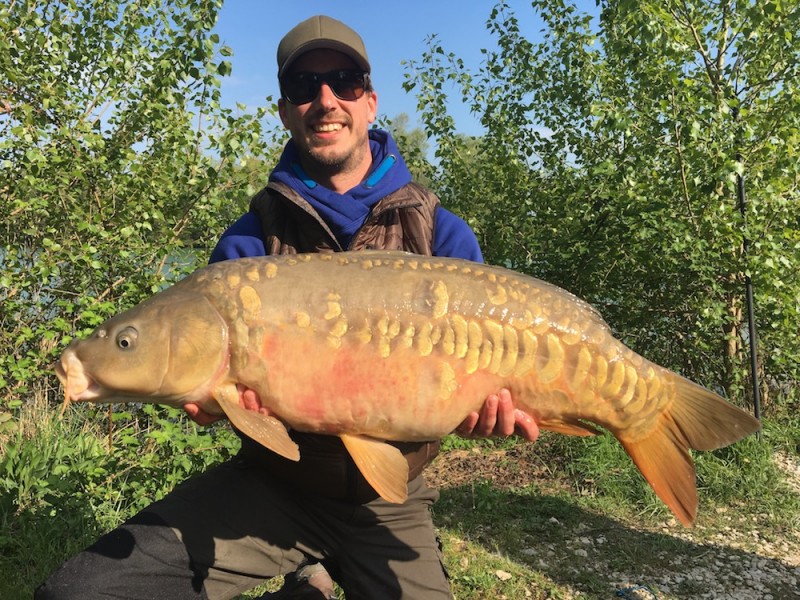 Uwe with a 32lb mirror from Tea Party 1