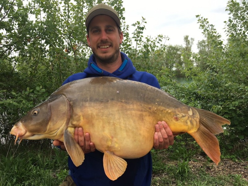 Uwe with Boilie Head at 40lb from Tea Party1