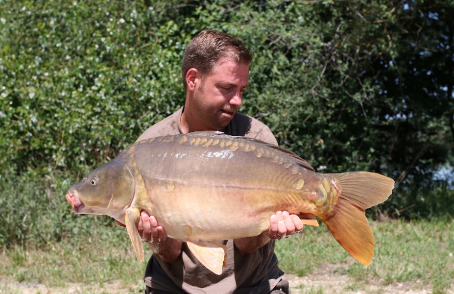 Jeffry Hendrix with a 33lb 8oz Mirror from Tea Party 1 1.7.17