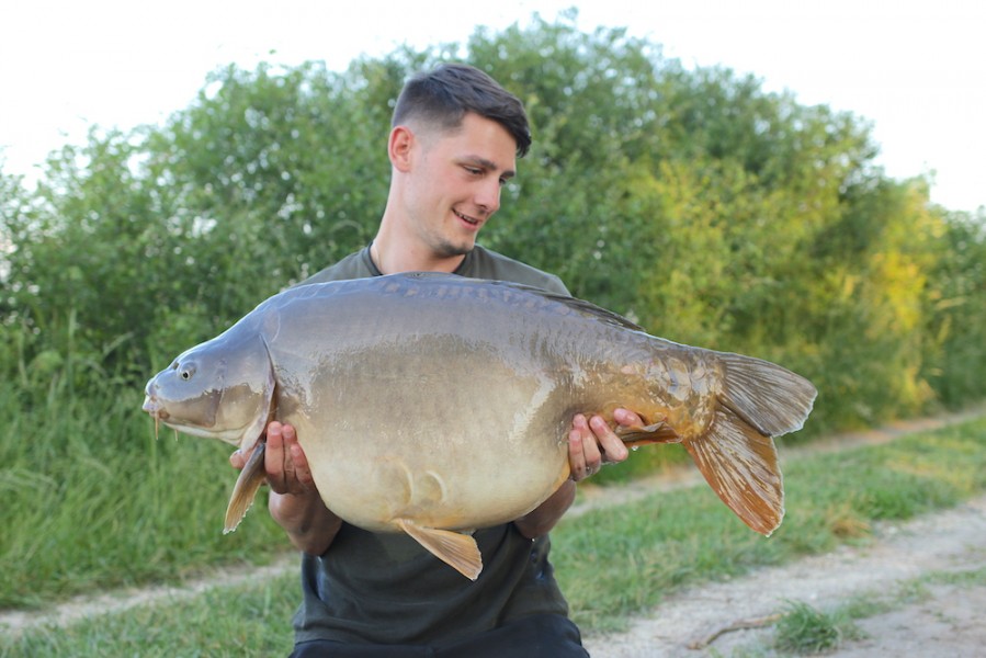 Andrew Wallis, 37lb, Turtle Corner, 19.5.18