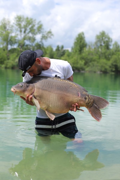 Ali Glisson kissing his PB