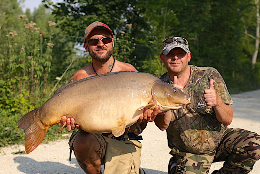 Steve Photo Bombing, on a fish that he helped land.......ok he played and landed it!