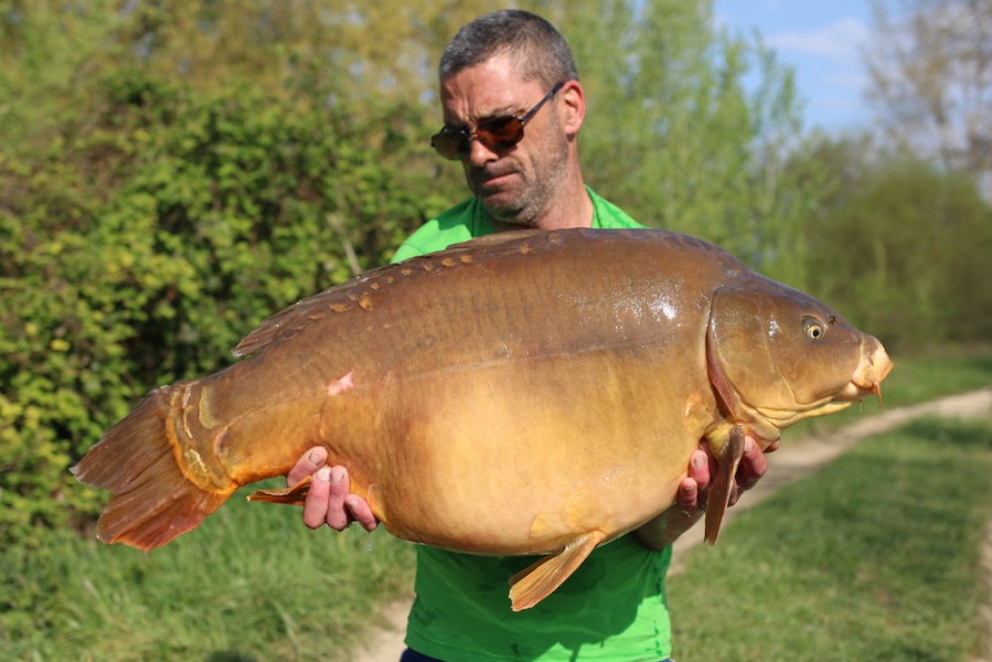 Andy Bowman with Broken Tail at 47lb from Bacheliers 13.4.2019