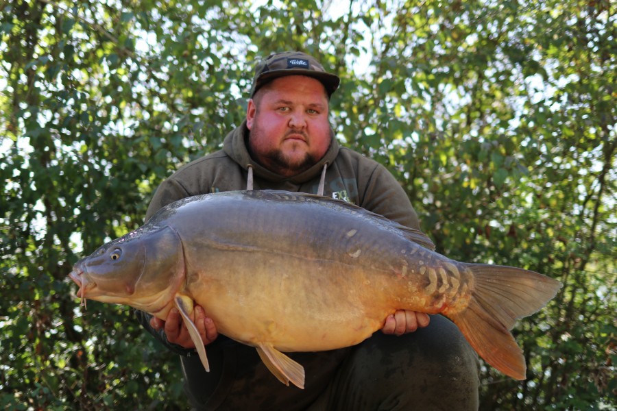 Craig Bustin with Loerchen at 38lb 8oz from Birches 17/8/2019