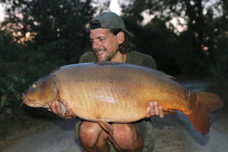 Bailiff Phil with "4 Scales" at 42lb 8oz.........