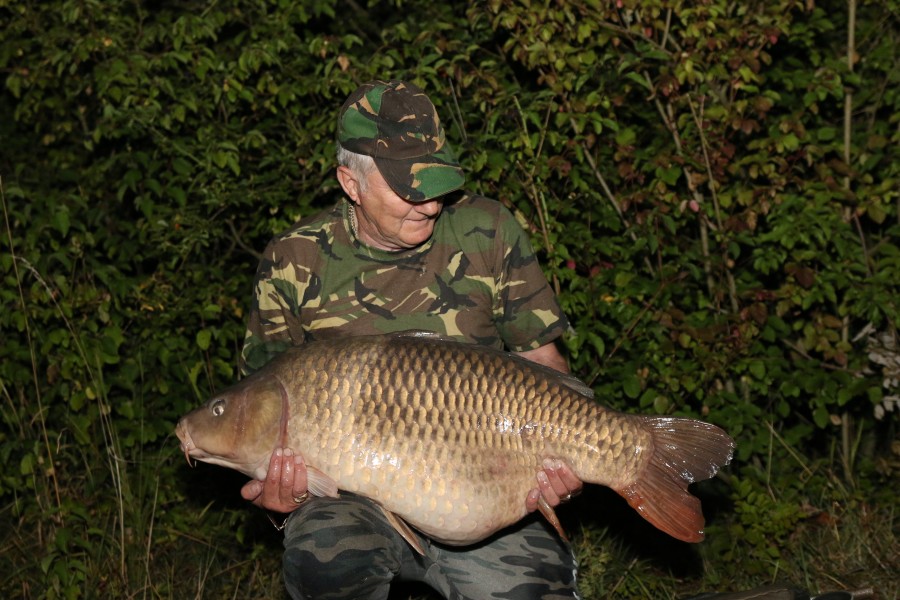 Eualling his PB here is Dennis Senior with a well deserved, "Big Bob" at 47lb 8oz..... well in pal.....