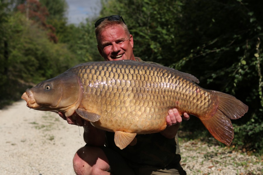 "Unnamed Common" at 47lb 12oz.... Beast of a common for Ian Young