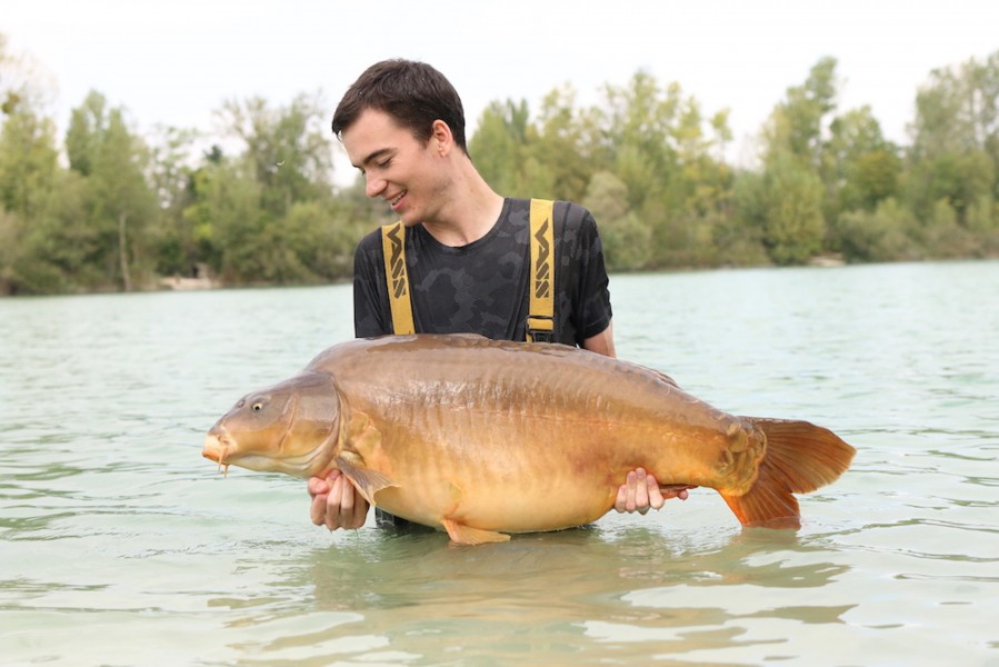 Carl Smith with "Box Mirror' at 51lb 8oz.