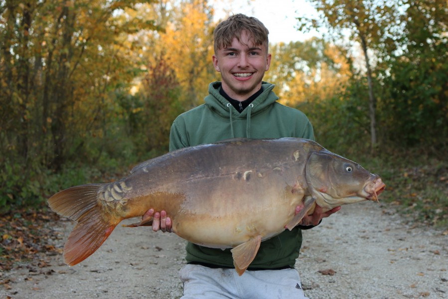 Charlie Sumner with "Vouvray" at 42lb 8oz.