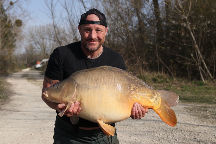 Christopher Bassett with his new PB "The Archer" at 44lb 8oz...