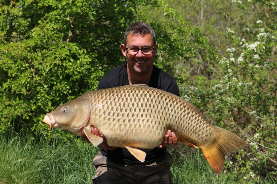 12 ball Jon with "The traveller" at 43lb 12oz thoroughly well deserved mate