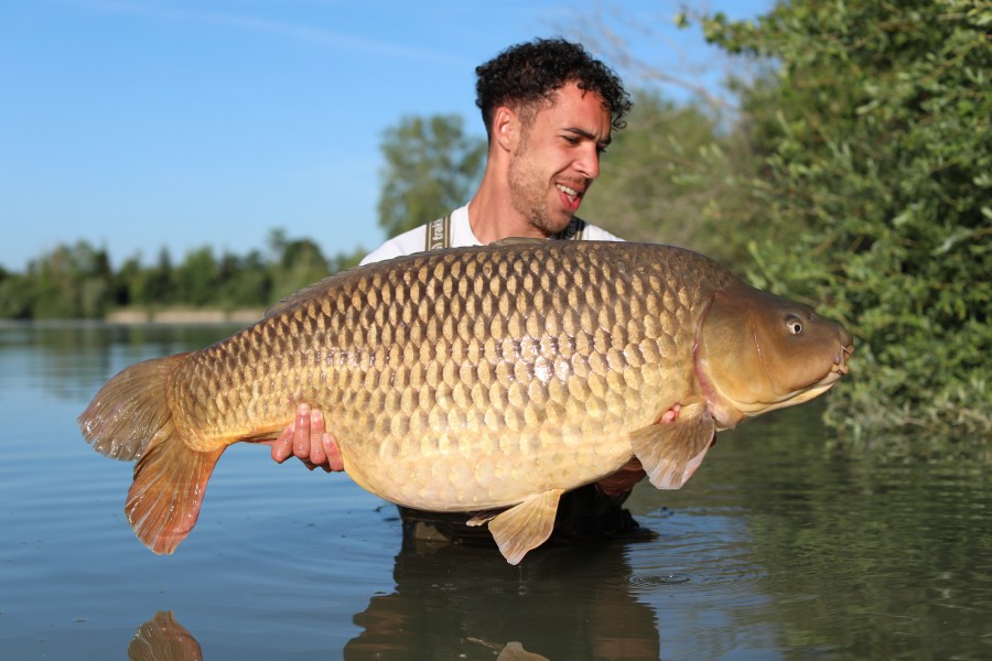 Brandon with his new PB. "Korda Social Common" at 53lb.