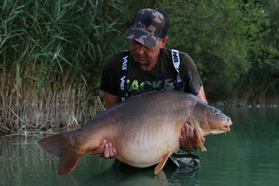 Gareth in the beach with his biggest fish "Swaleys mirror"