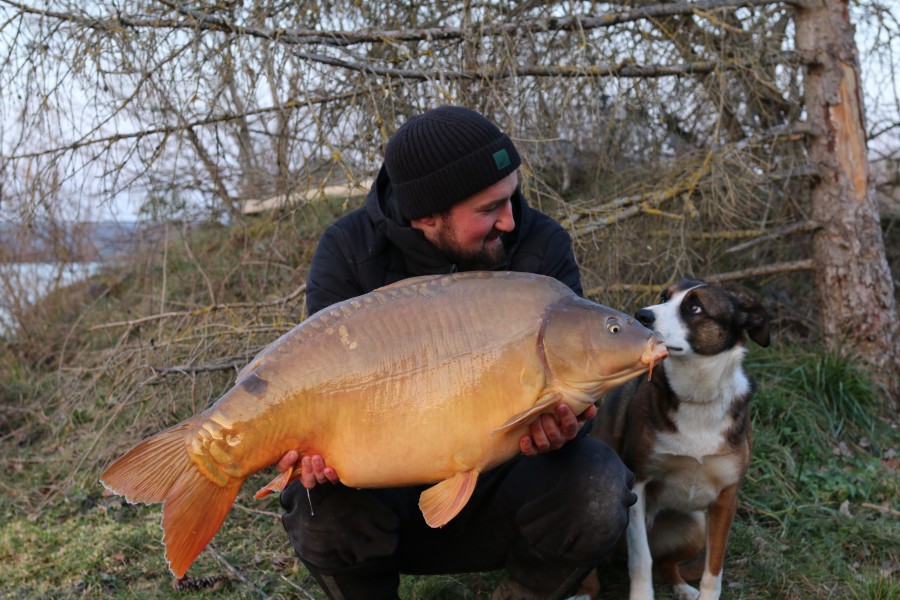 Head bailiff photobombing and ensuring the fish in all safe