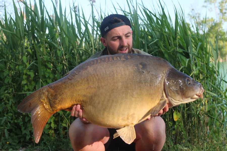 Matt Pole in the Beach with Raspberry @ 40lb 2oz