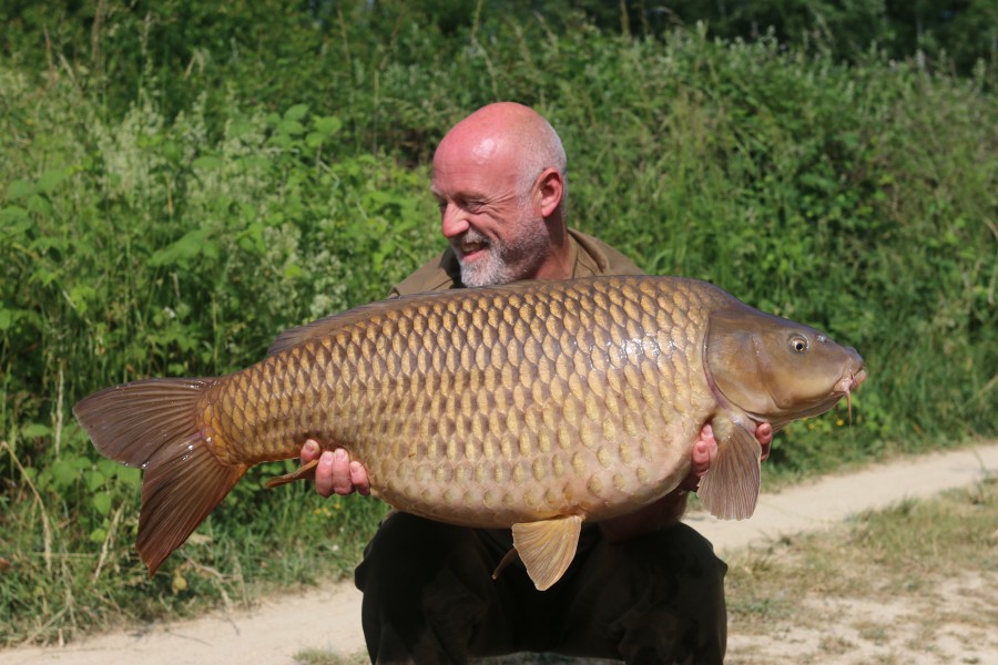 Carl Budwoth with Miss Daisy weighing 45lb 4oz