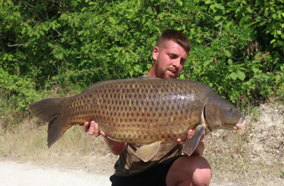 Jordan Traynier with Ron's Common at 35lb 12oz