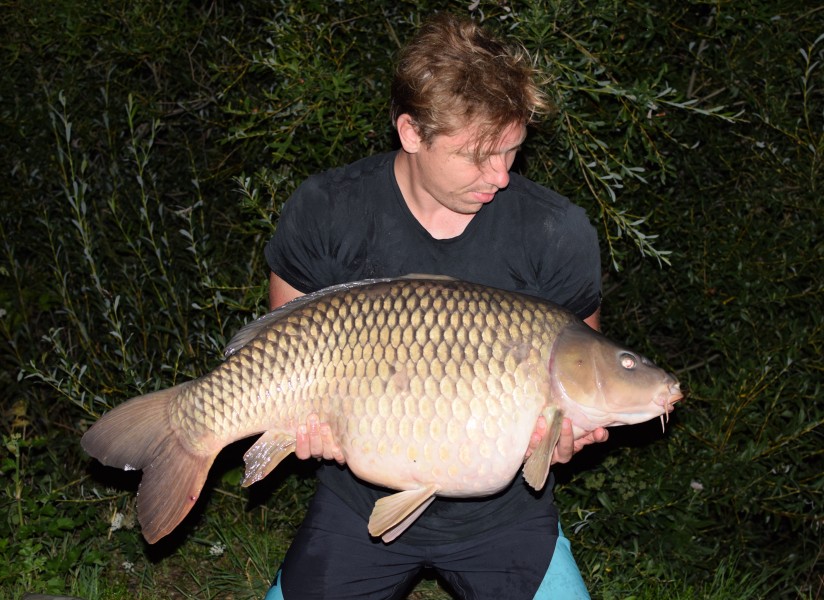 Dale Mayfrey holding 'Krak Off' at 44lb 10oz