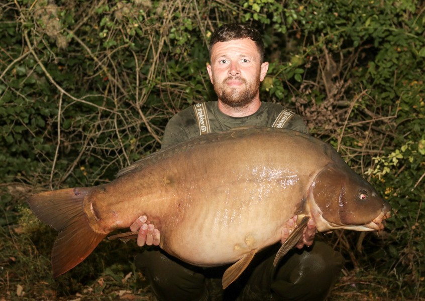 Jamie Robinson with Nanna's mirror 44lb 2oz