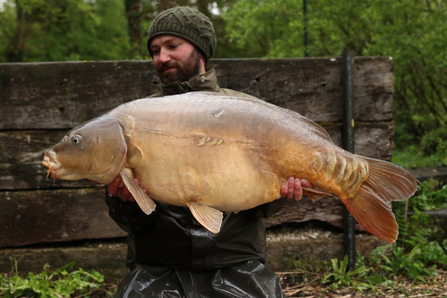 Joe with Lottchen at 47lb 2oz