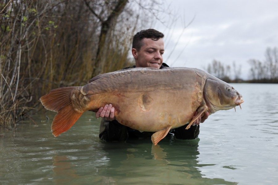 Leon with Big Scale