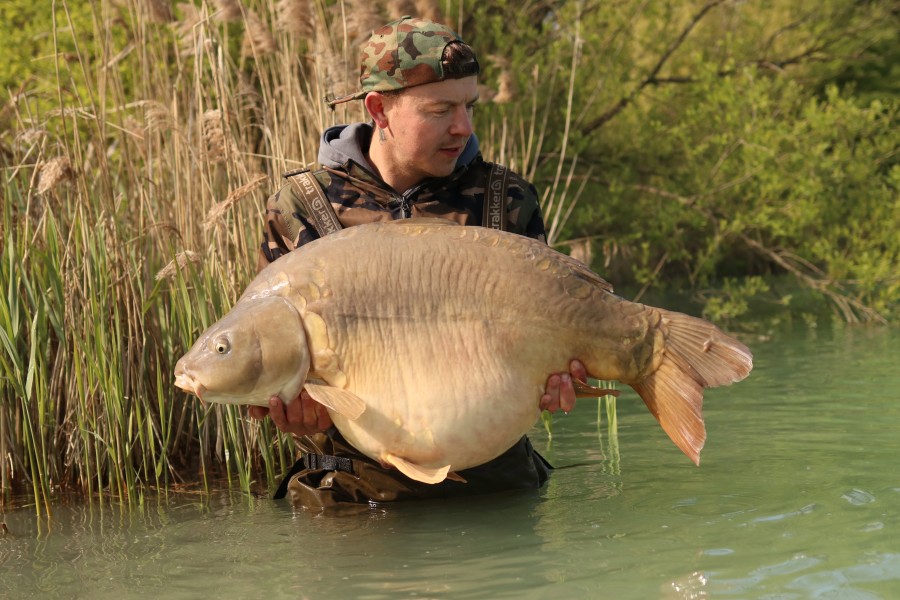 Dan with Eddy at 52lb 8oz